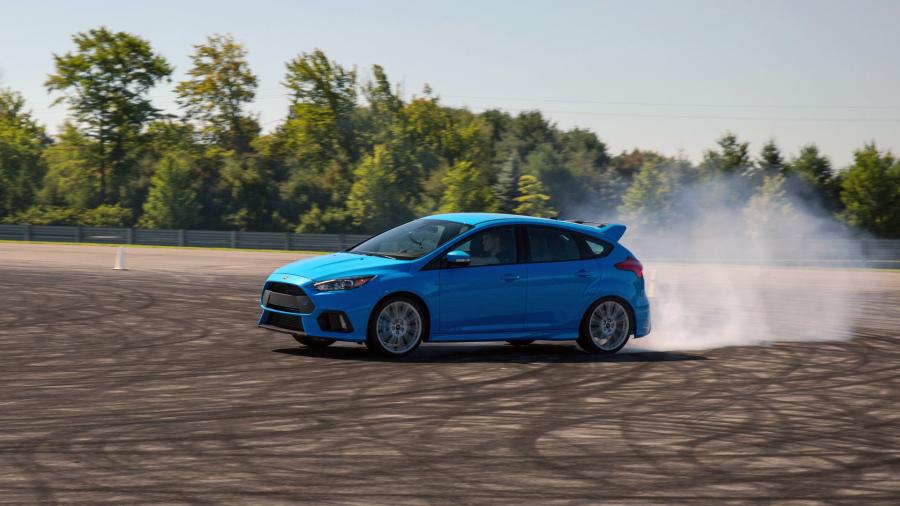  Ford Focus RS 2016 года  (US) (фото 3 из 51)